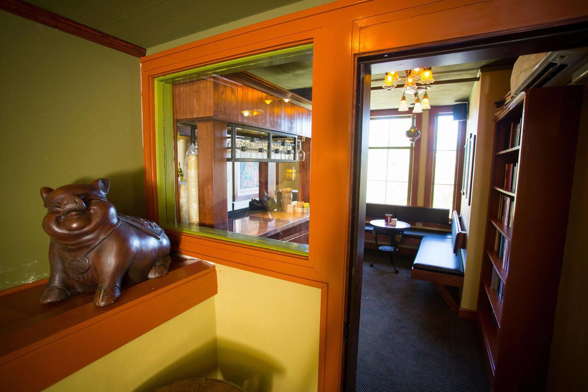 Mcmenamins Anderson School Hotel Bothell Exterior photo